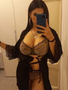 A Saint Vincent bella maialina per pecorina, anal e ingoio