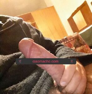 Ti sborro in videochiamata! Pieno come un cavallo! Italiano vero maschio. Cazzo grosso e goloso!
