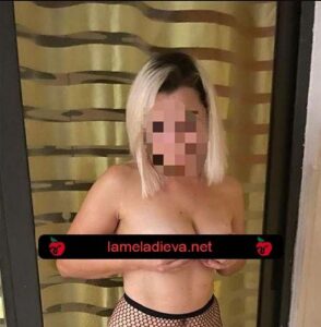 Milf italiana sensibile tra le gambe