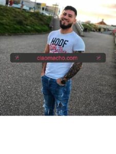 Ciao sono alex appena  arrivato a Torino solo mi spsoto o ospito acasa non perdo tempo foto reale