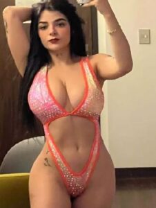Bomba sexy, figa stretta, preliminari da infarto!