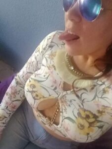 Bellissima ragazza rossa naturale per dare libero sfogo a tutte le tue fantasie