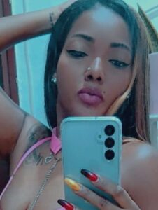 Prima volta Leonela bella ragazza dolcissima, calda, sensuale e disponibile!
