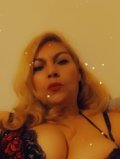 Donna MATURA, esperta, affascinante e gentile ALTA CLASSE. Foto reali 100 %