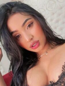 Camila, bellissima bambola da urlo!
