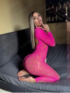 Bellissima ragazza dell est per la prima volta in Italia