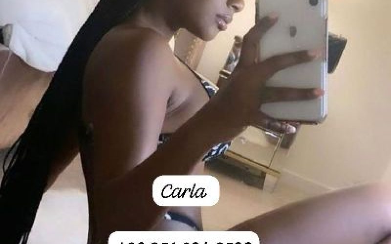 Spettacolare ragazza seducente dal fascino esotico
