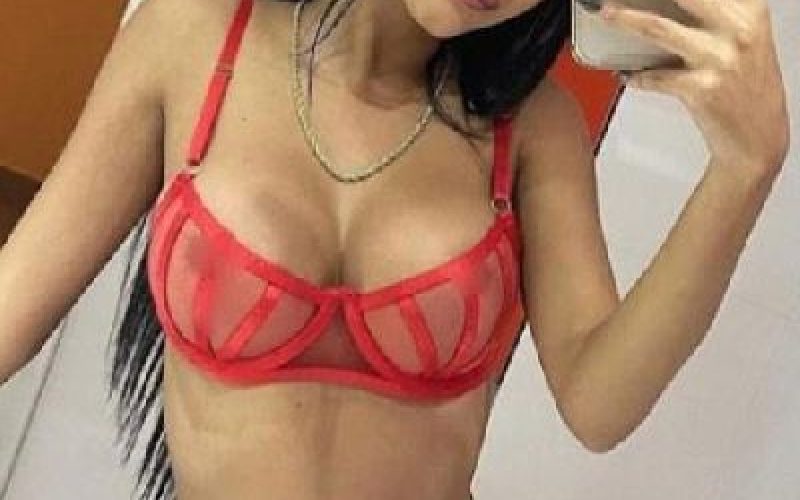 Ana vera puttana per pioggia dorata, latte di figa e ingoio!