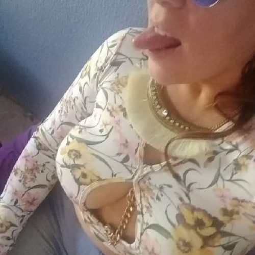 Bellissima ragazza rossa naturale per dare libero sfogo a tutte le tue fantasie