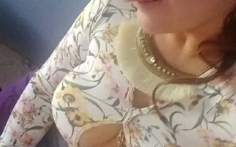 Bellissima ragazza rossa naturale per dare libero sfogo a tutte le tue fantasie