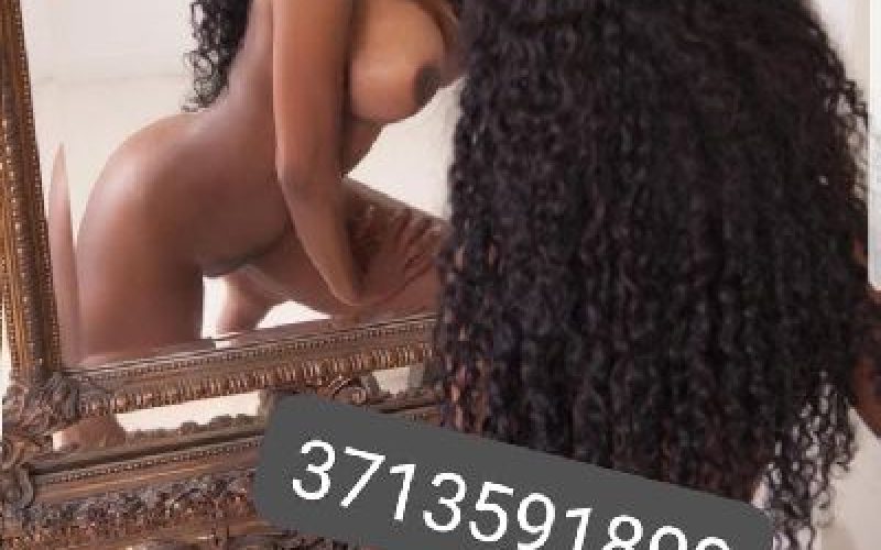 Ragazza bella e sensuale, porca e trasgressiva preliminari da fuoco +69