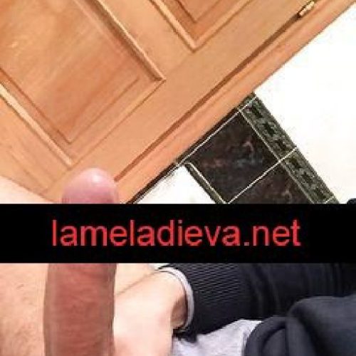 RAGAZZO DOTATO GIOVANE ESTROSO CERCA DONNE O DONNE TEMERARIE E PER SAZIARLE AFFINITÀ MENTALE SENZA TABÙ