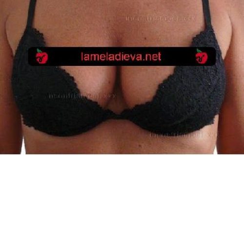 Stupenda ragazza italiana molto calda e passionale di passaggio a Torino vi aspetta per dolci incontri indimenticabili