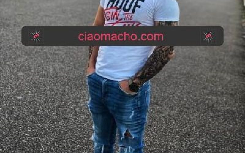 Ciao sono alex appena  arrivato a Torino solo mi spsoto o ospito acasa non perdo tempo foto reale