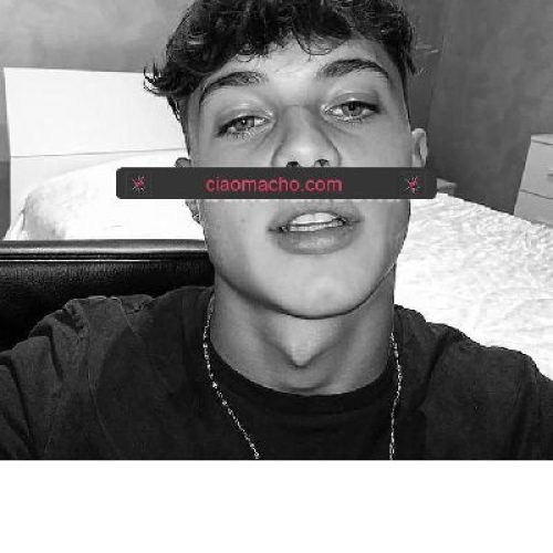 Giovane ragazzo voglioso in videochiamata ❤️